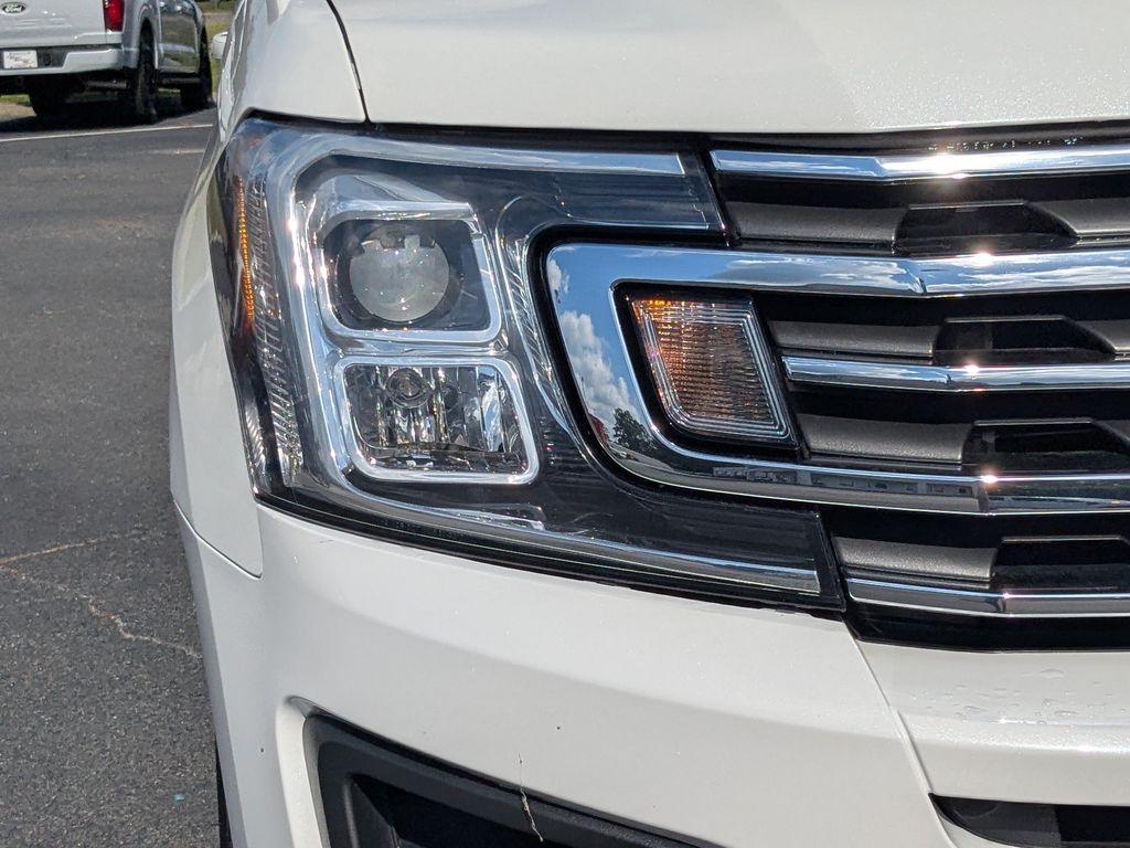 2021 Ford Expedition XLT - Star White Metallic Tri-Coat exterior view 10