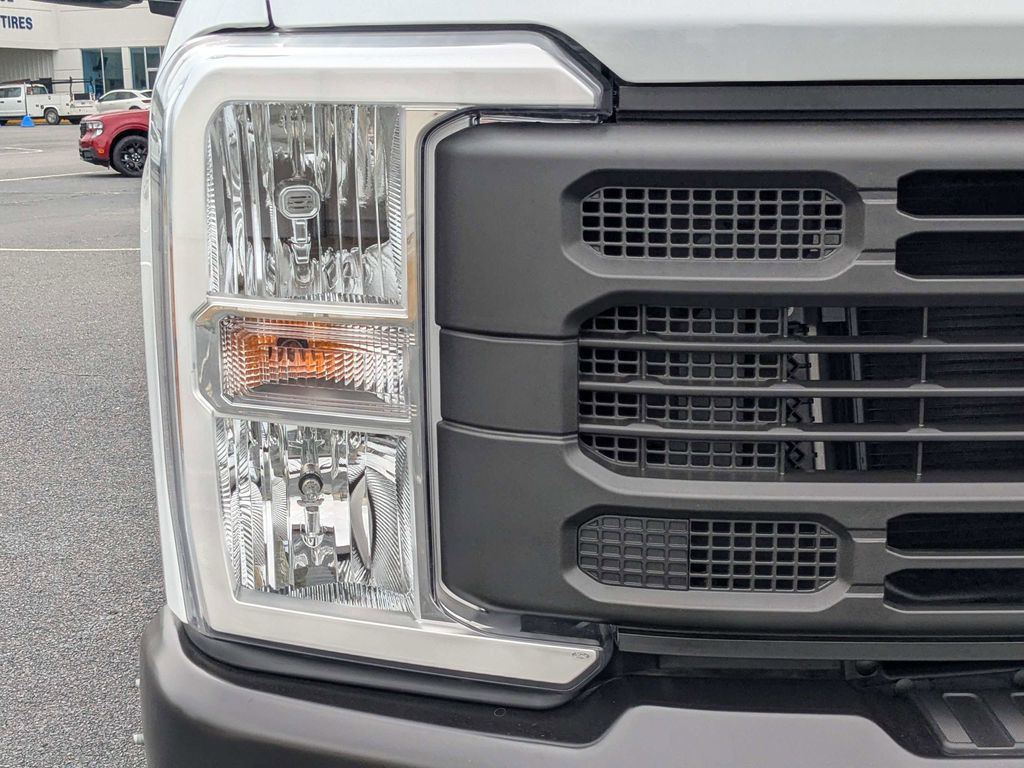 2026 Ford F-350 Super Duty Chassis - Oxford White exterior view 10
