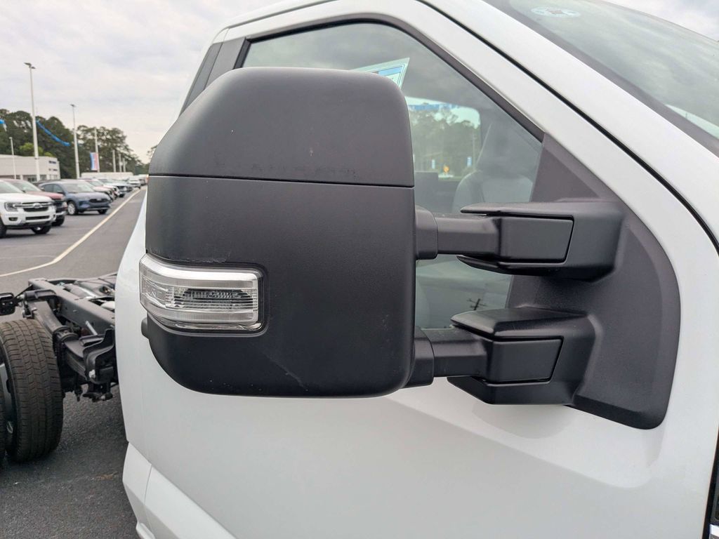 2026 Ford F-350 Super Duty Chassis - Oxford White exterior view 12
