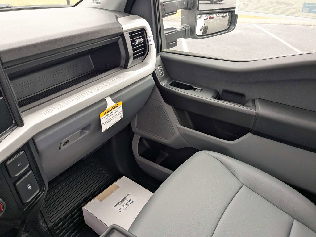 2026 Ford F-350 Super Duty Chassis - Oxford White exterior view 14