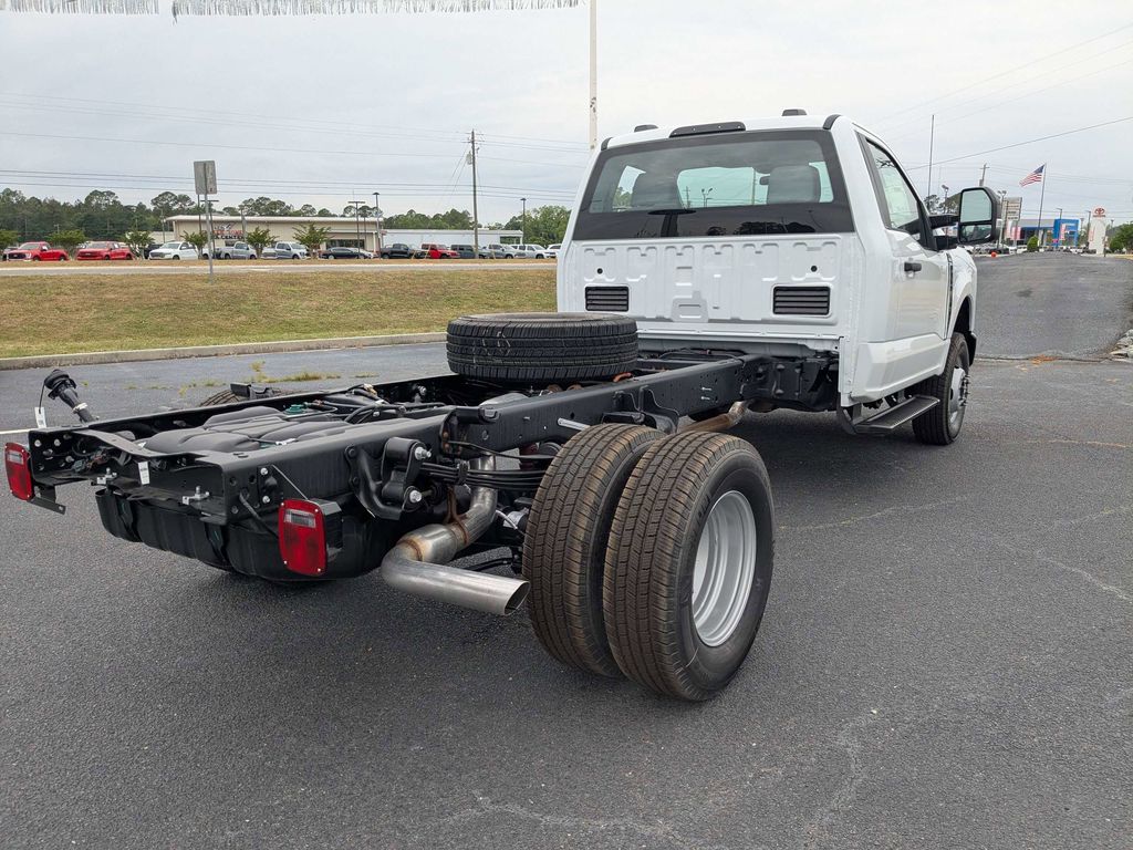 2026 Ford F-350 Super Duty Chassis - Oxford White exterior view 4