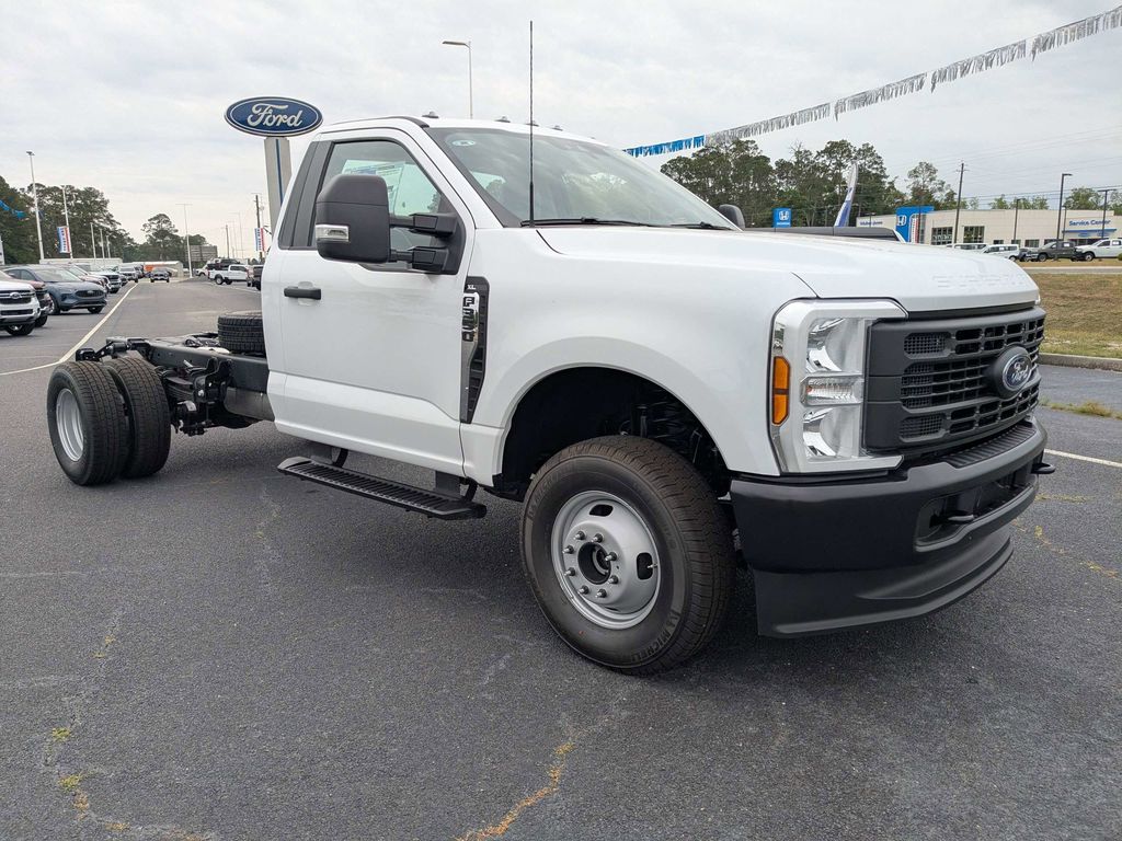 2026 Ford F-350 Super Duty Chassis - Oxford White exterior view 2