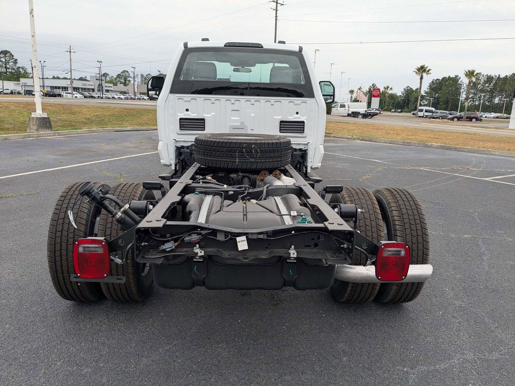 2026 Ford F-350 Super Duty Chassis - Oxford White exterior view 5