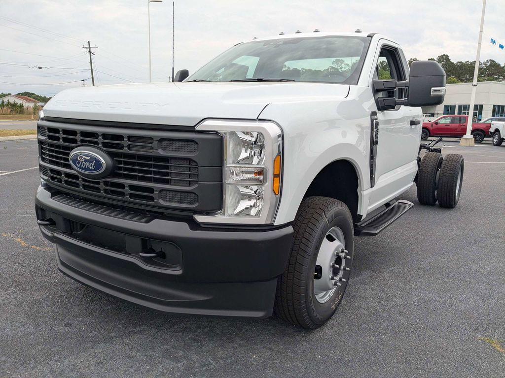 2026 Ford F-350 Super Duty Chassis - Oxford White exterior view 8