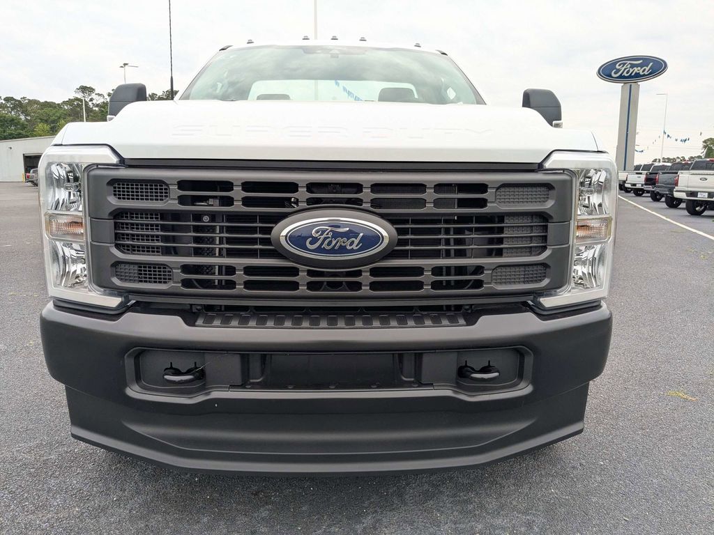 2026 Ford F-350 Super Duty Chassis - Oxford White exterior view 9