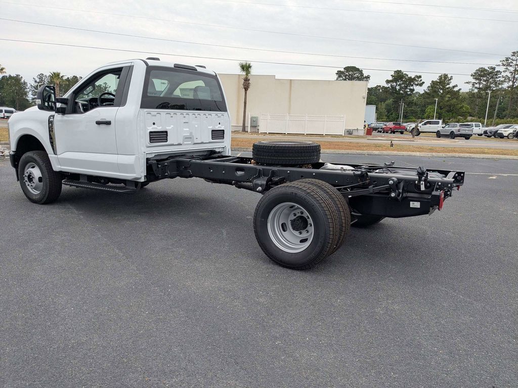 2026 Ford F-350 Super Duty Chassis - Oxford White exterior view 6