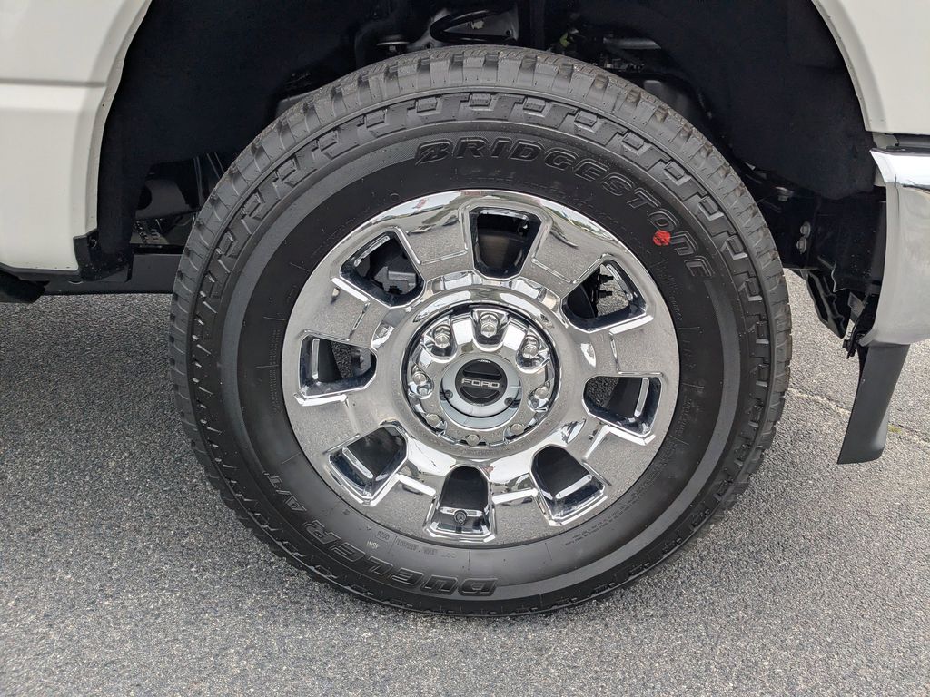 2026 Ford F-250 Super Duty - Star White Metallic Tri-Coat exterior view 11