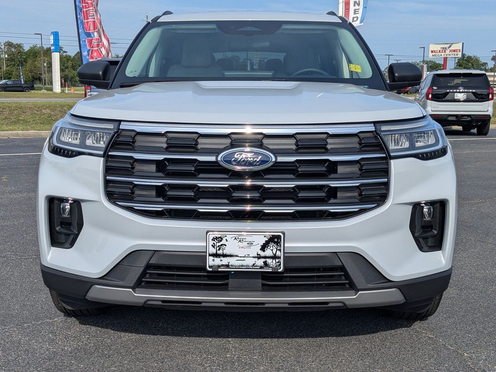 2026 Ford Explorer Active w/200A Pkg - Space White Metallic exterior view 9