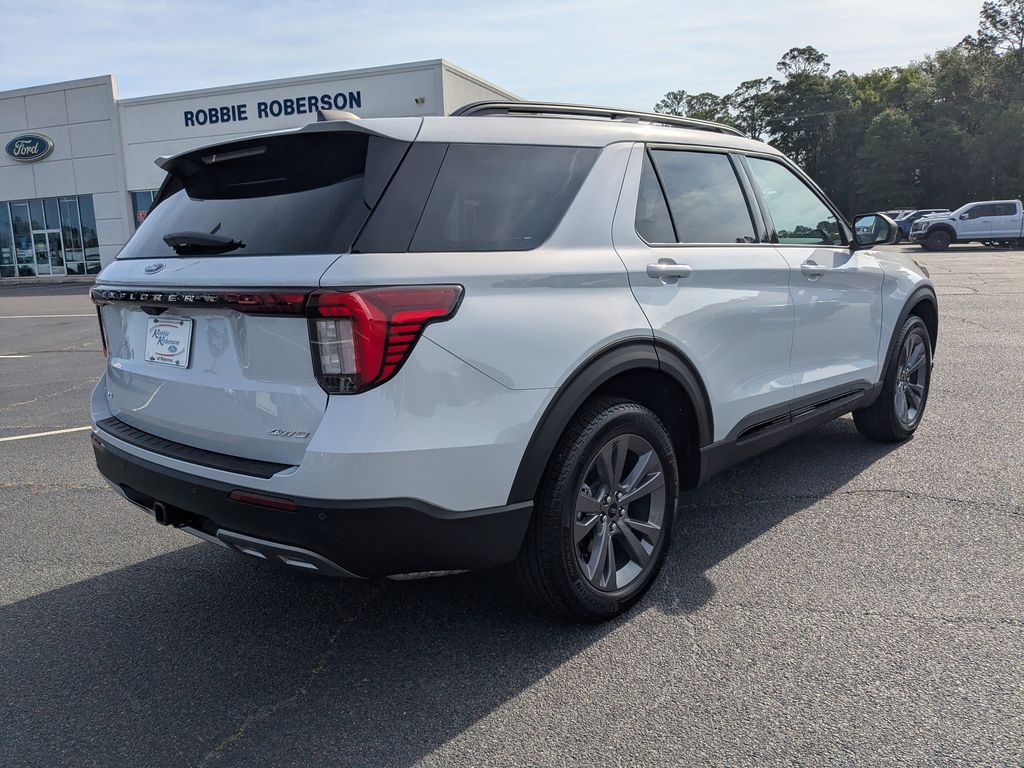 2026 Ford Explorer Active w/200A Pkg - Space White Metallic exterior view 4