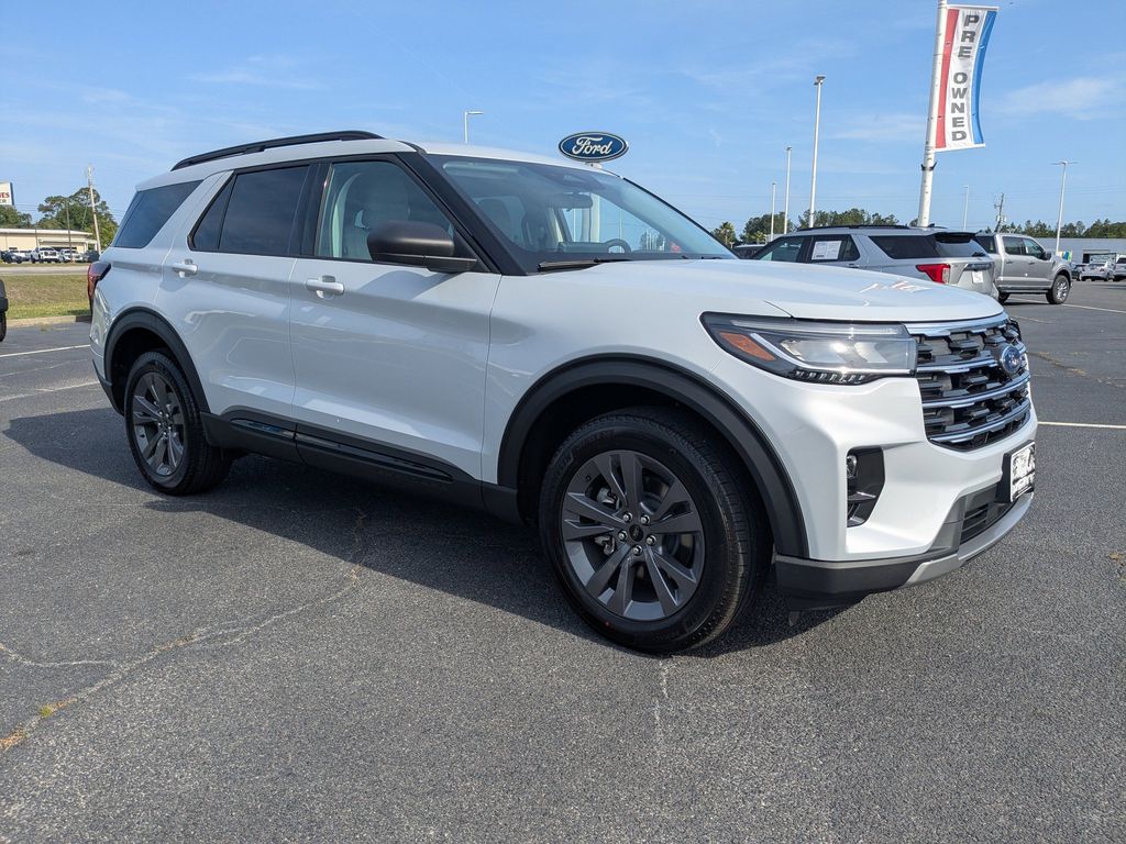2026 Ford Explorer Active w/200A Pkg - Space White Metallic exterior view 2