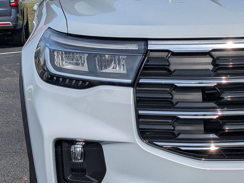 2026 Ford Explorer Active w/200A Pkg - Space White Metallic exterior view 10