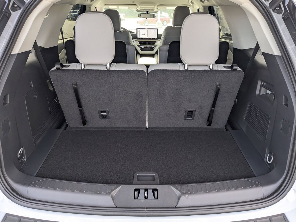2026 Ford Explorer Active w/200A Pkg - Space White Metallic exterior view 12