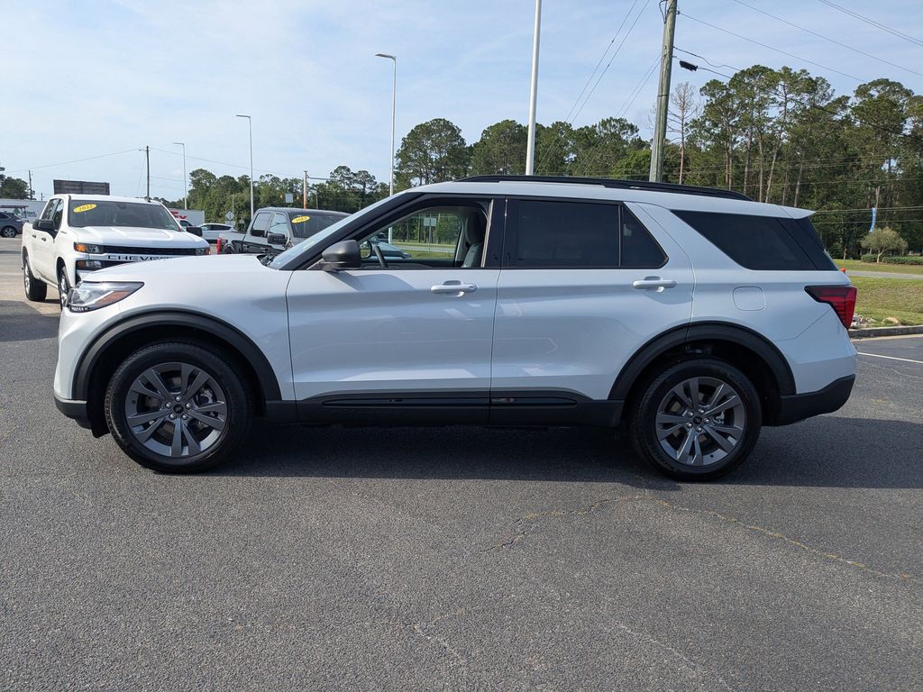 2026 Ford Explorer Active w/200A Pkg - Space White Metallic exterior view 7