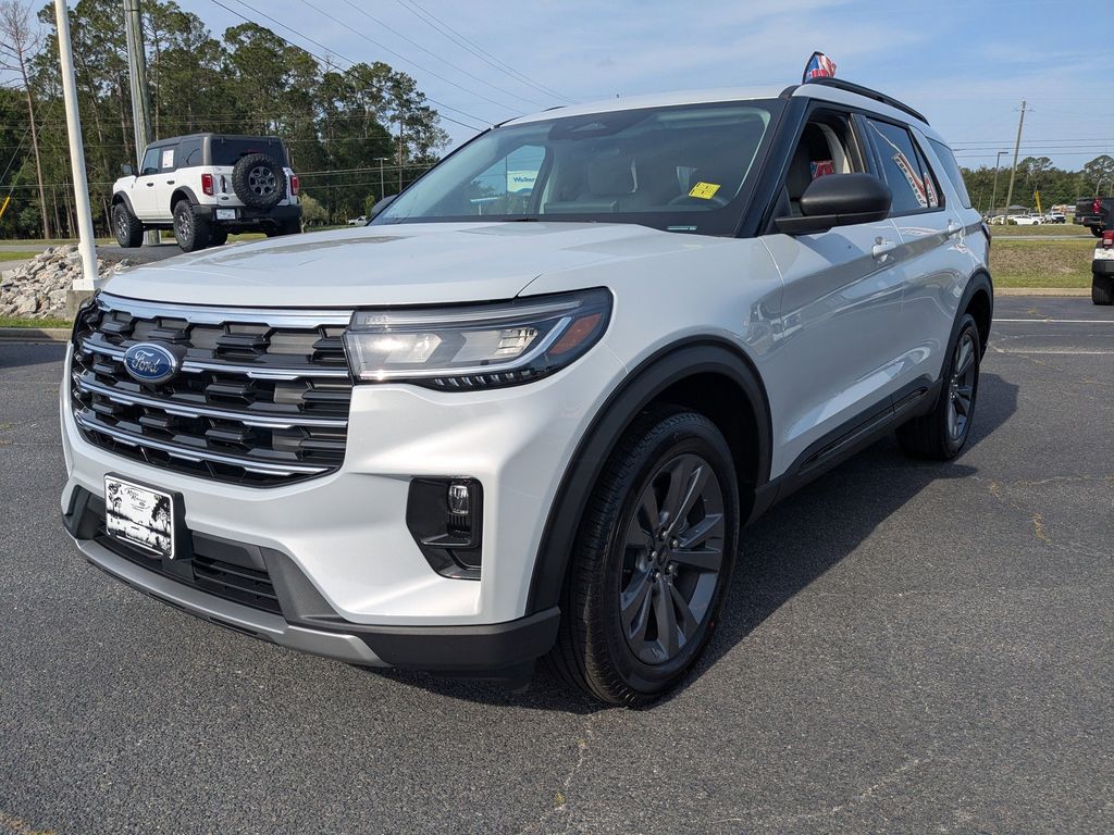 2026 Ford Explorer Active w/200A Pkg - Space White Metallic exterior view 8