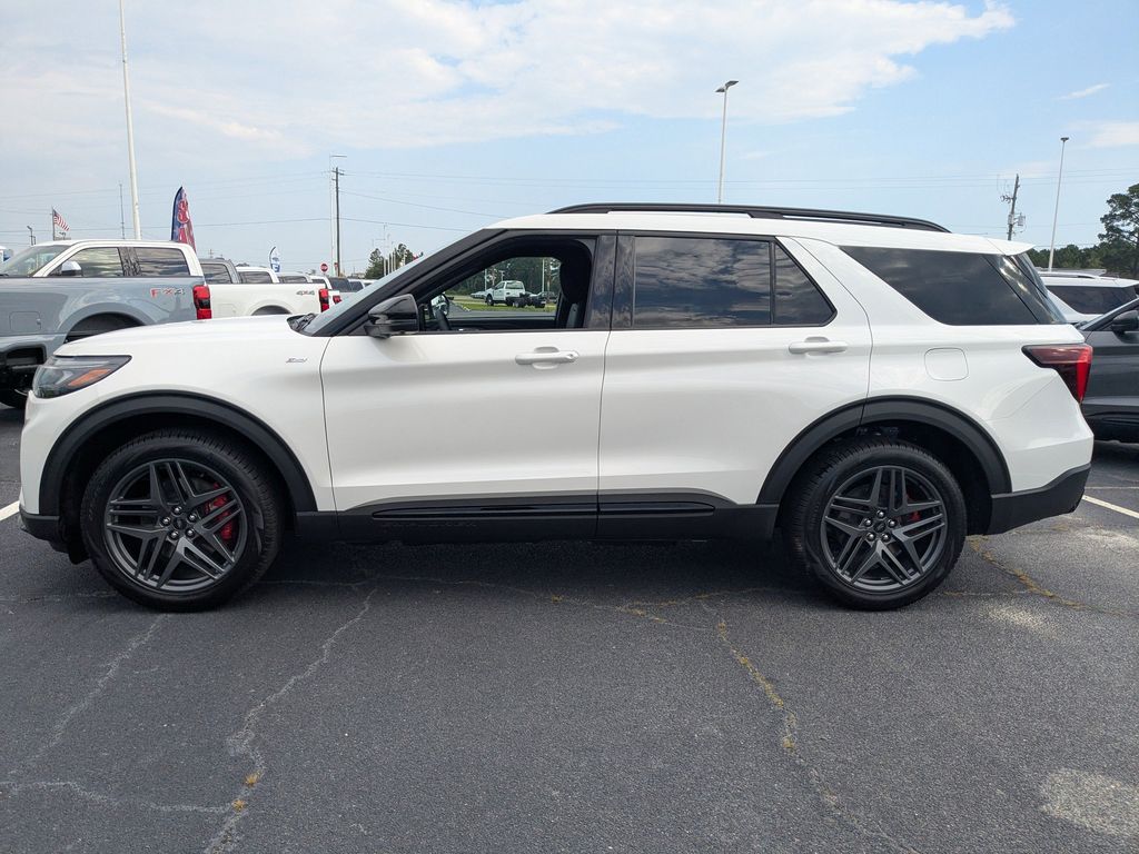 2026 Ford Explorer ST-Line - Star White Metallic Tri-Coat exterior view 7