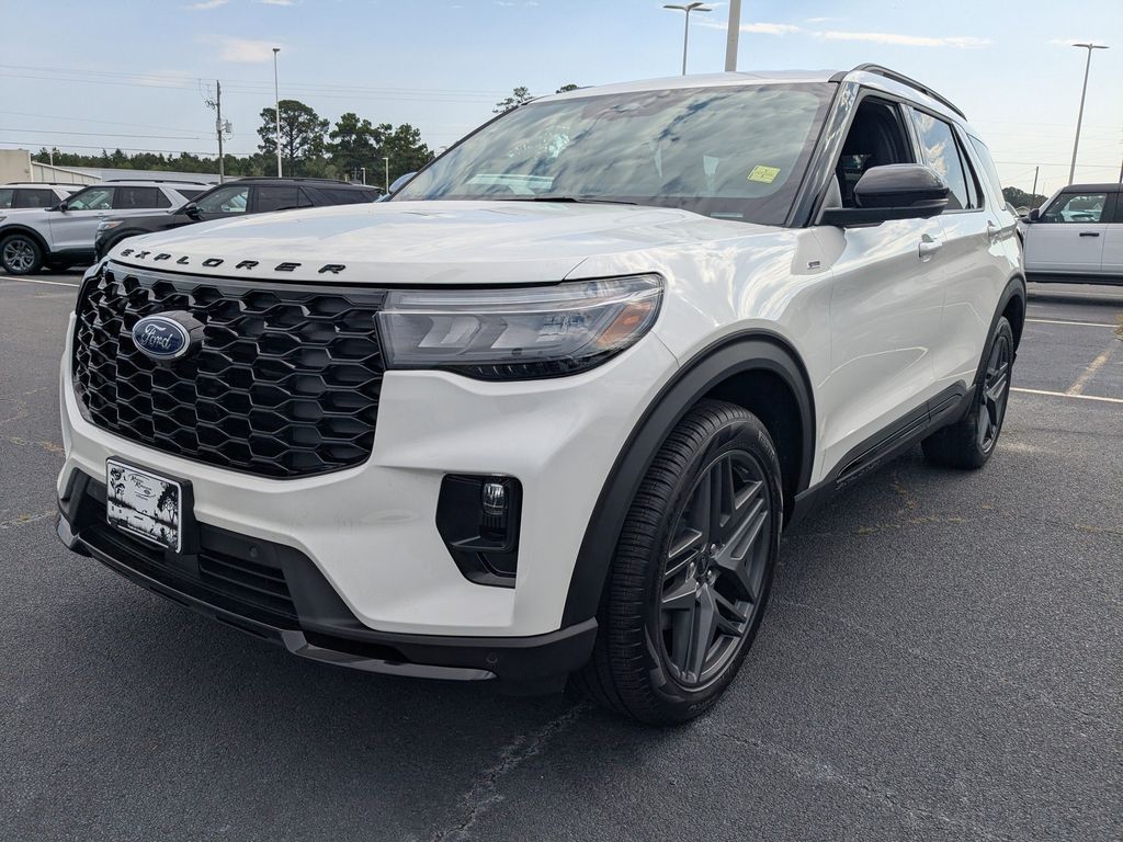 2026 Ford Explorer ST-Line - Star White Metallic Tri-Coat exterior view 8