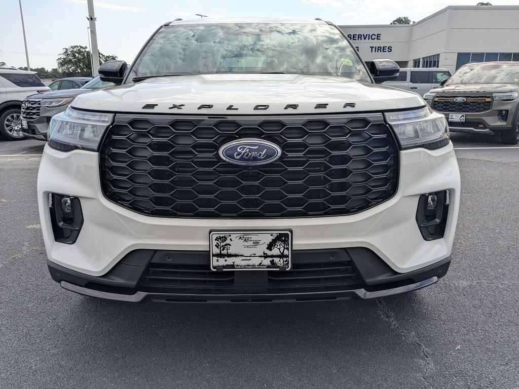 2026 Ford Explorer ST-Line - Star White Metallic Tri-Coat exterior view 9