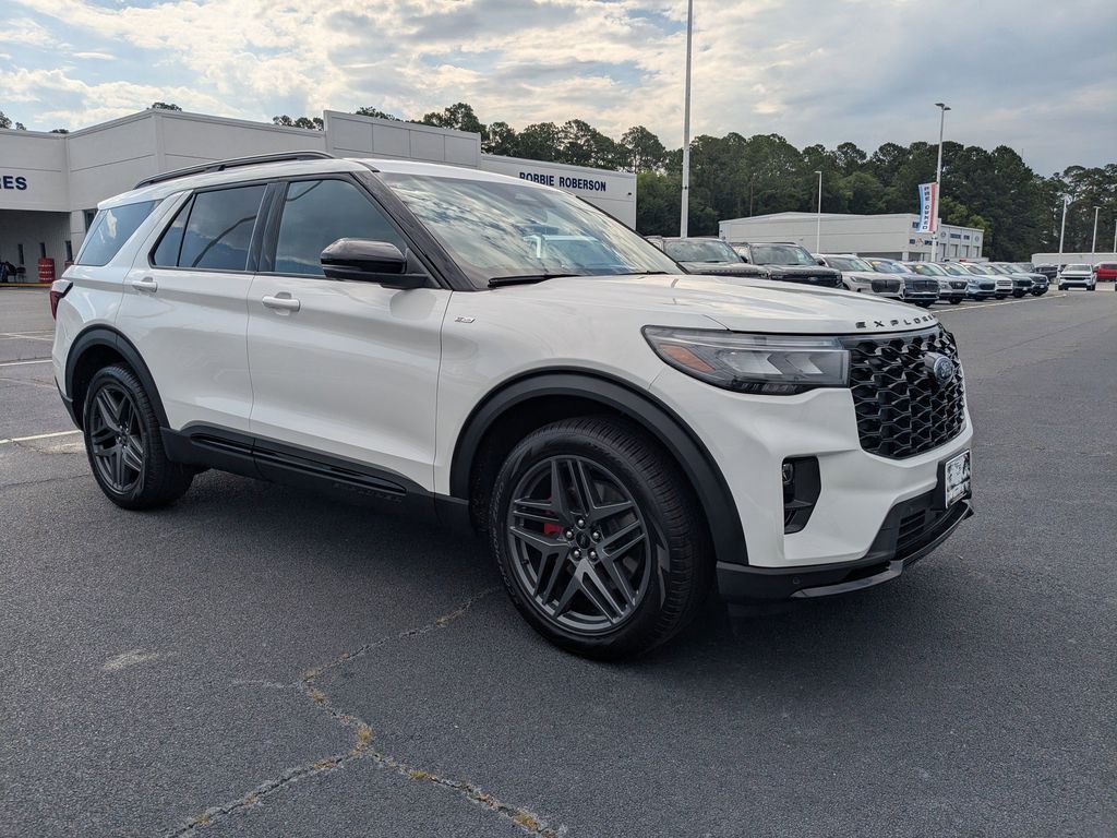 2026 Ford Explorer ST-Line - Star White Metallic Tri-Coat exterior view 2