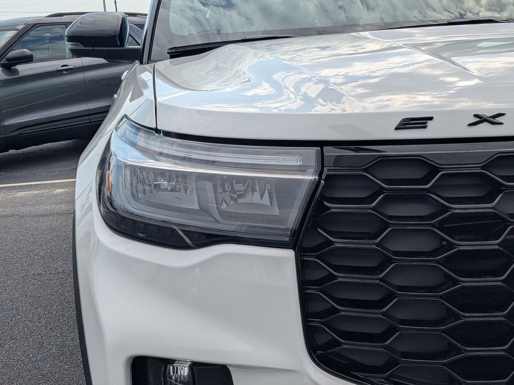 2026 Ford Explorer ST-Line - Star White Metallic Tri-Coat exterior view 10