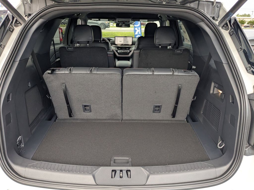 2026 Ford Explorer ST-Line - Star White Metallic Tri-Coat exterior view 13