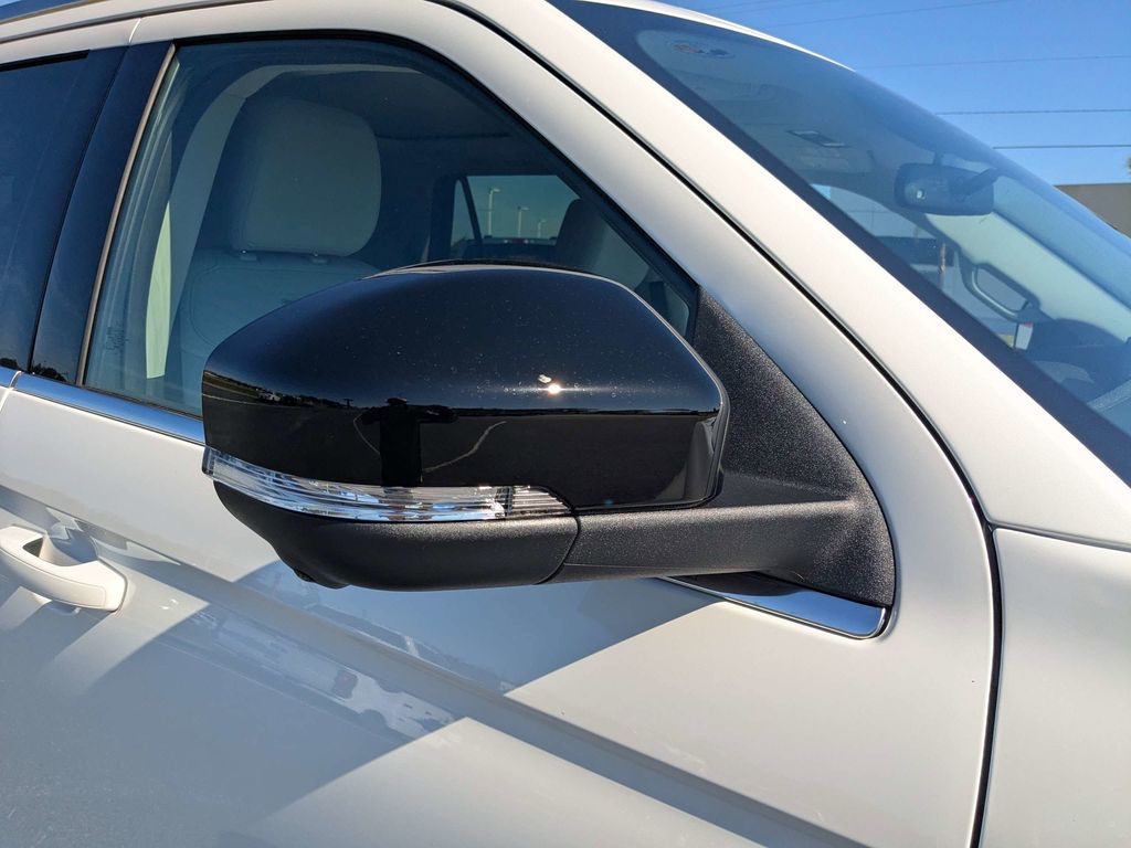2026 Ford Expedition Platinum - Star White Metallic Tri-Coat exterior view 12