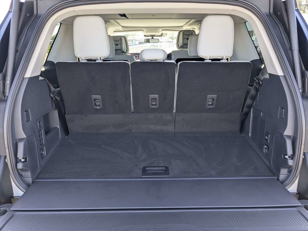 2026 Ford Expedition Platinum - Star White Metallic Tri-Coat exterior view 13