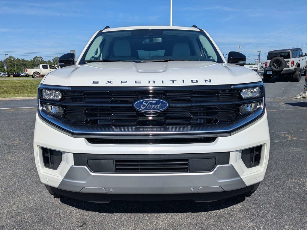 2026 Ford Expedition Platinum - Star White Metallic Tri-Coat exterior view 9