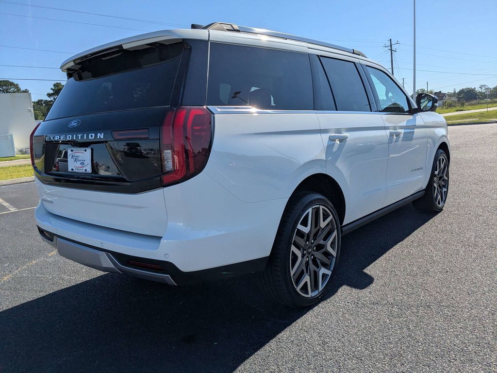2026 Ford Expedition Platinum - Star White Metallic Tri-Coat exterior view 4
