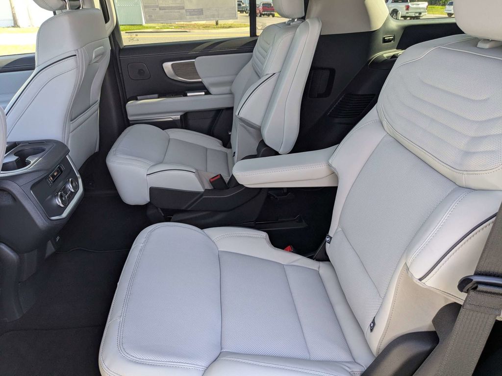 2026 Ford Expedition Platinum - Star White Metallic Tri-Coat exterior view 14