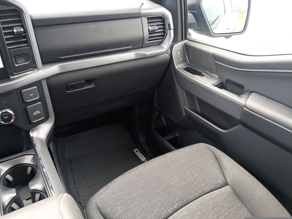 2026 Ford F-150 XLT - Avalanche exterior view 17
