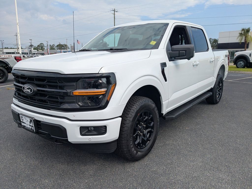 2026 Ford F-150 XLT - Oxford White exterior view 8