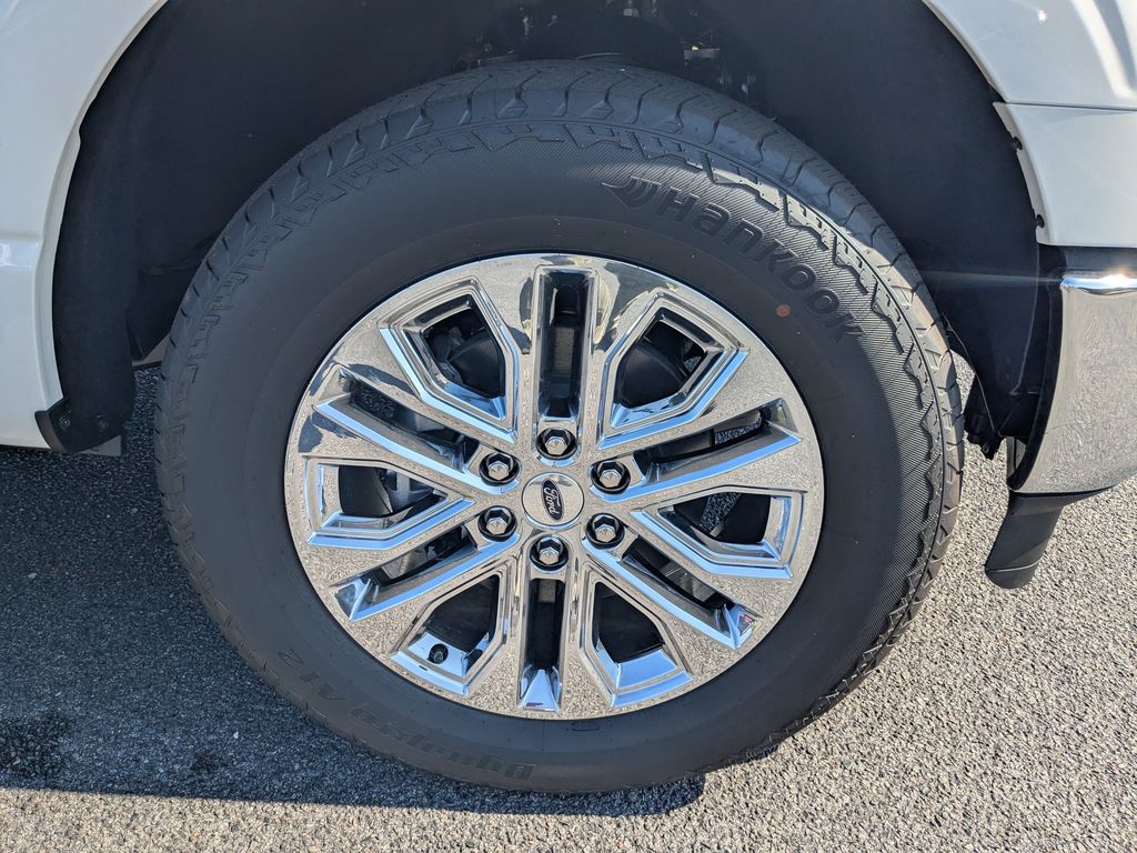 2026 Ford F-150 LARIAT - Star White Metallic Tri-Coat exterior view 11