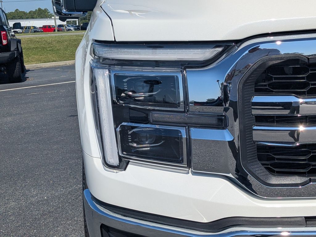 2026 Ford F-150 LARIAT - Star White Metallic Tri-Coat exterior view 12