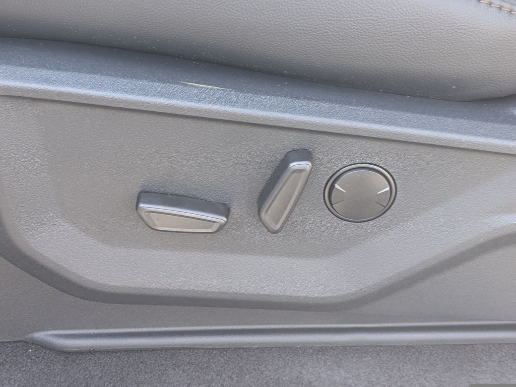2026 Ford F-150 LARIAT - Star White Metallic Tri-Coat exterior view 20
