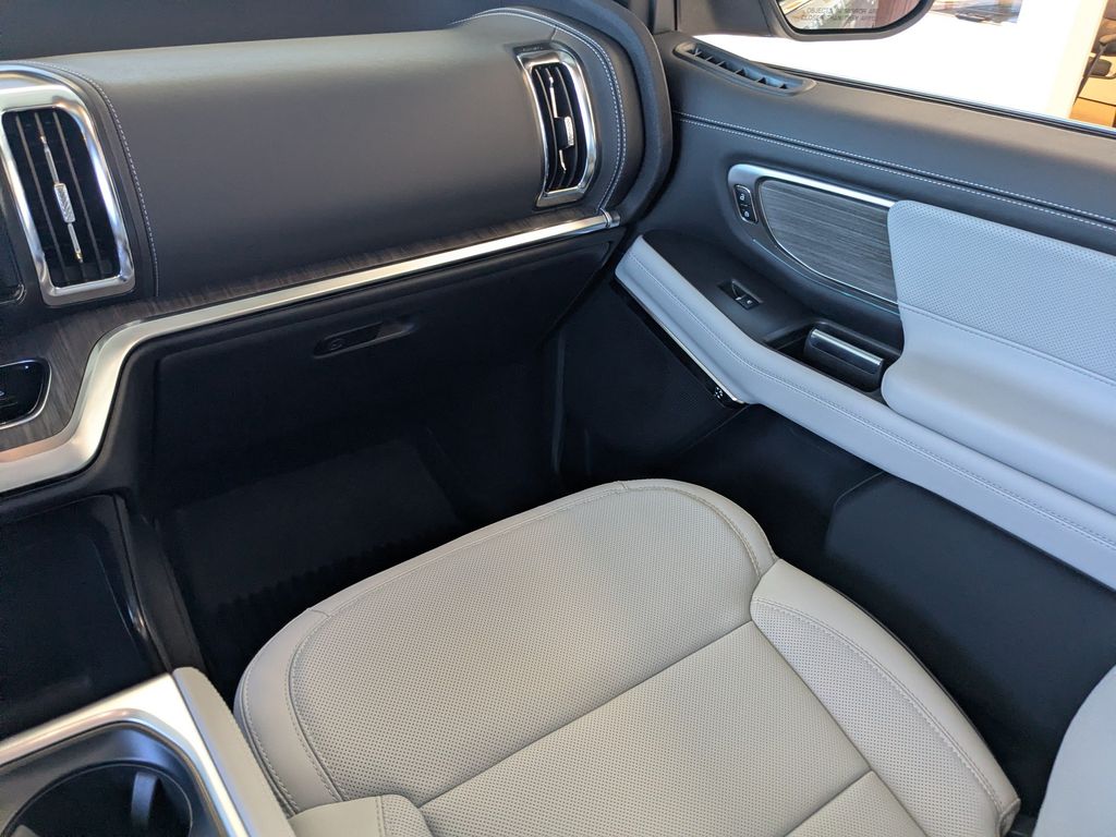 2026 Ford Expedition Platinum - Glacier Gray Metallic Tri-Coat exterior view 18
