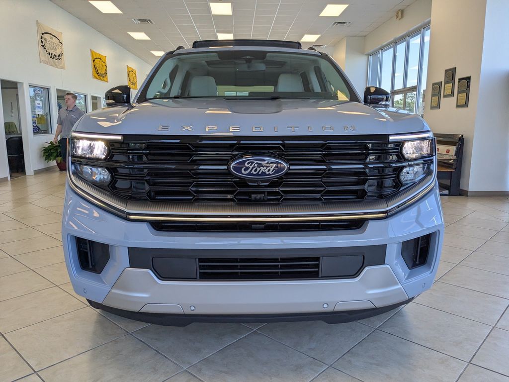 2026 Ford Expedition Platinum - Glacier Gray Metallic Tri-Coat exterior view 8