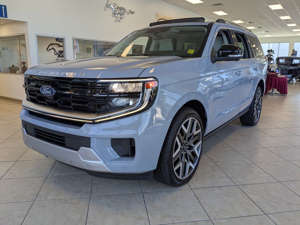 2026 Ford Expedition Platinum - Glacier Gray Metallic Tri-Coat exterior view 9