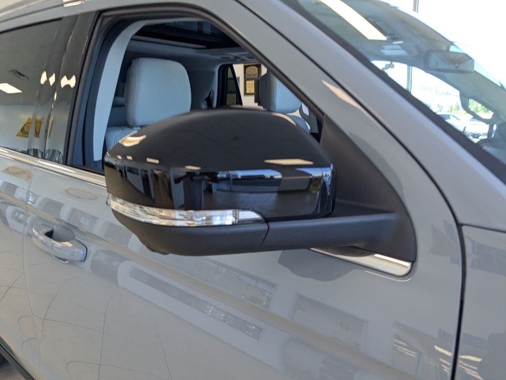 2026 Ford Expedition Platinum - Glacier Gray Metallic Tri-Coat exterior view 11