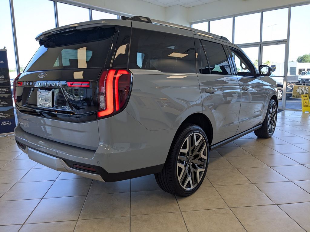2026 Ford Expedition Platinum - Glacier Gray Metallic Tri-Coat exterior view 6