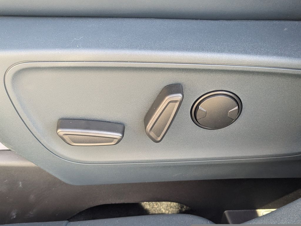 2026 Ford Maverick LARIAT - Oxford White exterior view 17