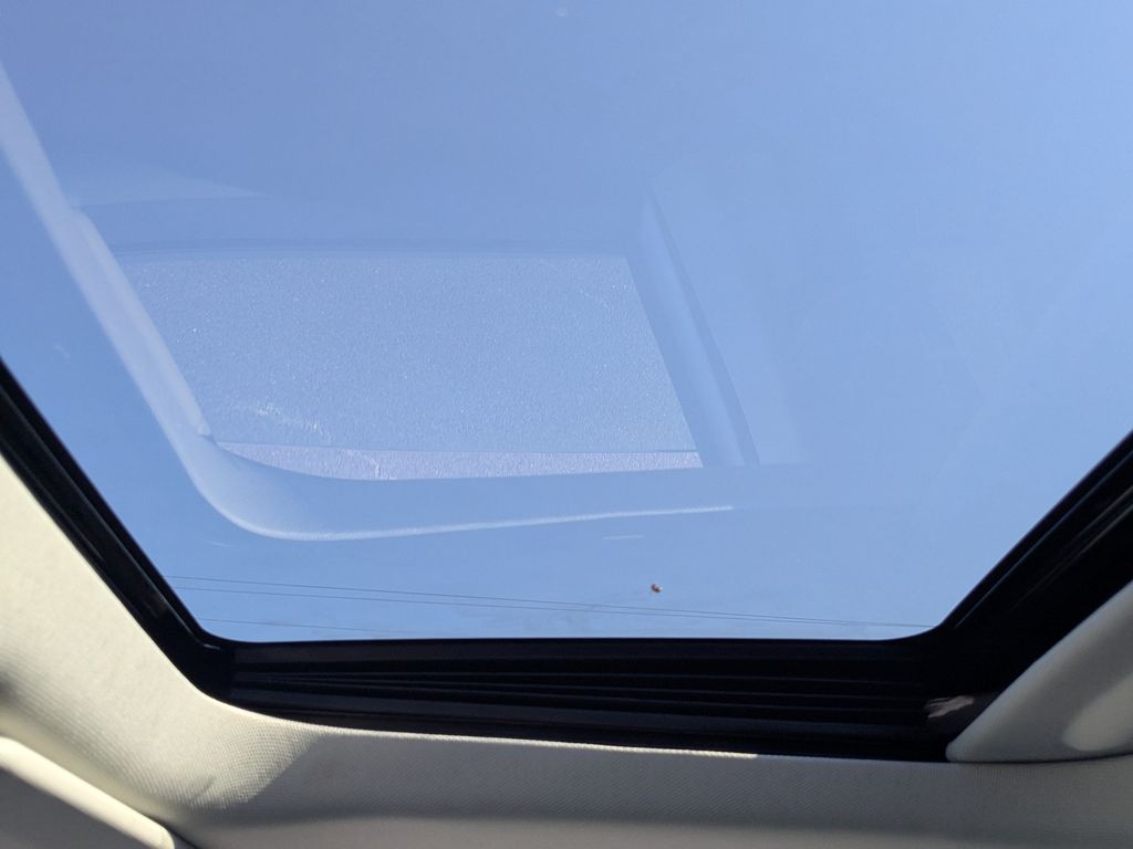 2026 Ford Maverick LARIAT - Oxford White exterior view 16