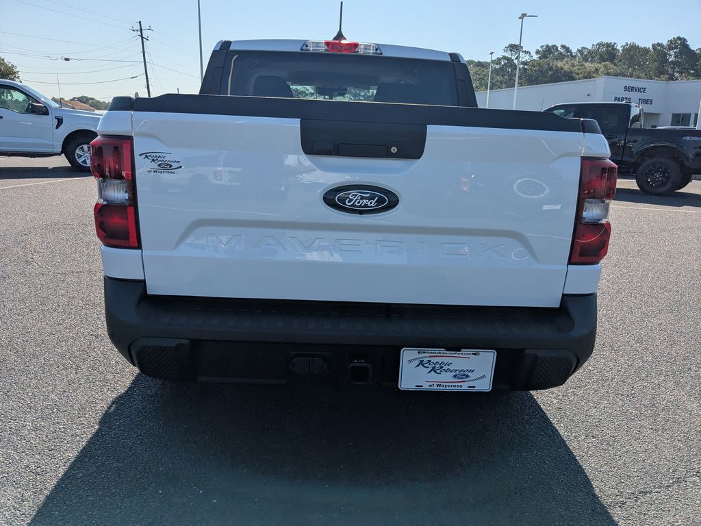 2026 Ford Maverick LARIAT - Oxford White exterior view 5