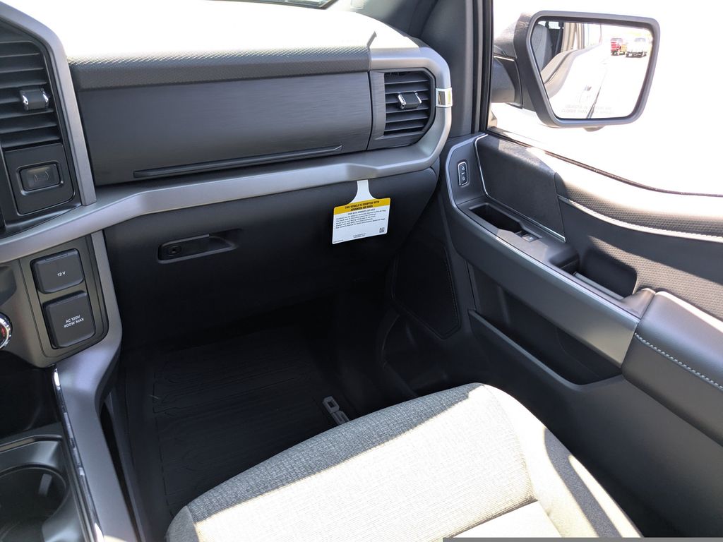 2026 Ford F-150 XLT - Avalanche exterior view 15