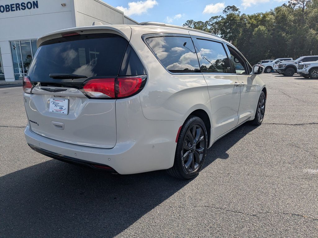2020 Chrysler Pacifica Touring L Plus - Luxury White Pearlcoat exterior view 4