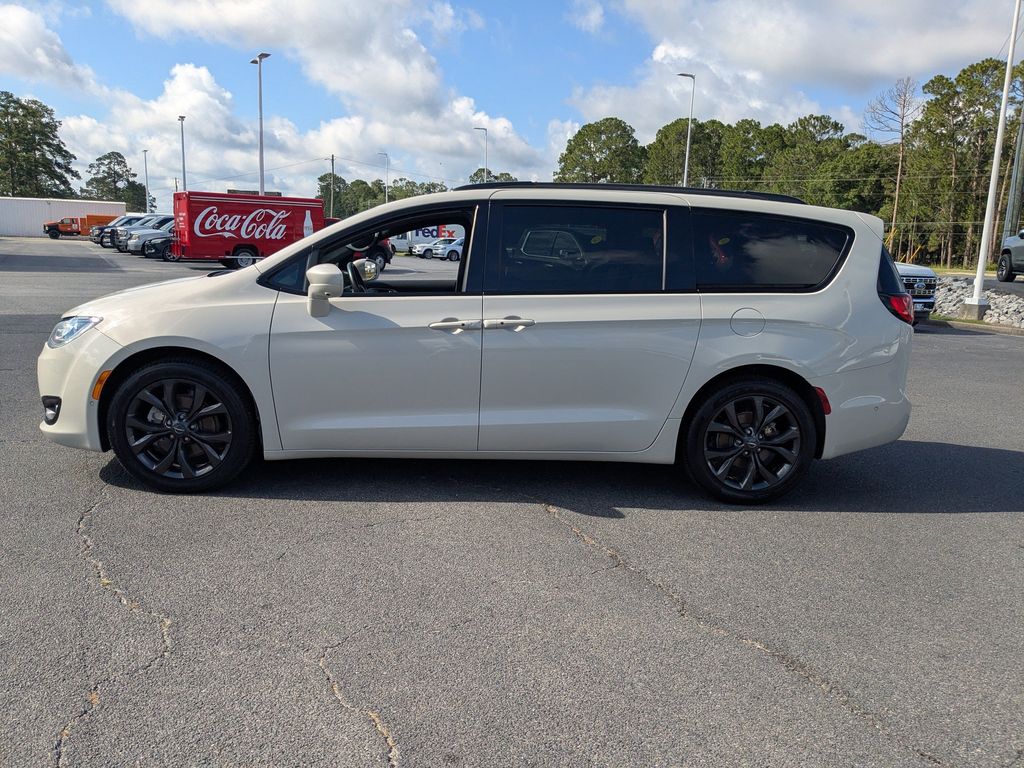 2020 Chrysler Pacifica Touring L Plus - Luxury White Pearlcoat exterior view 7