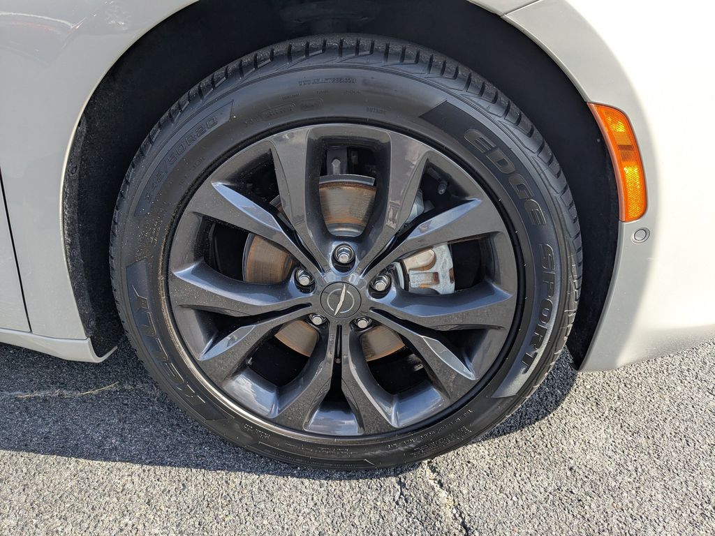 2020 Chrysler Pacifica Touring L Plus - Luxury White Pearlcoat exterior view 11