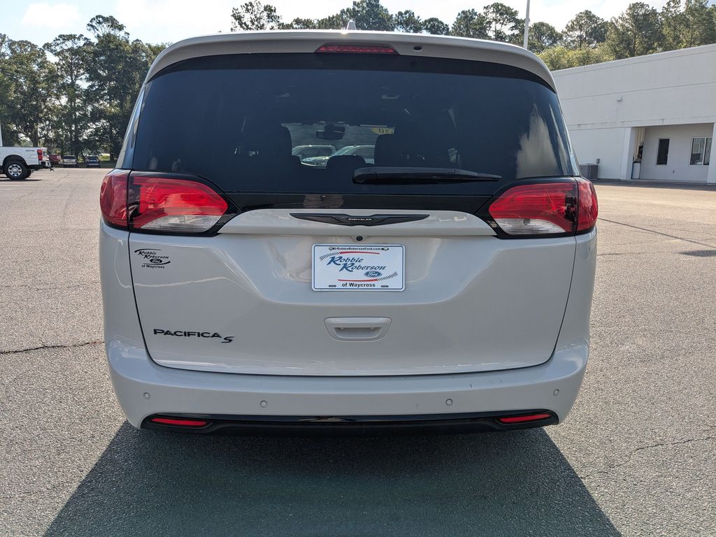 2020 Chrysler Pacifica Touring L Plus - Luxury White Pearlcoat exterior view 5