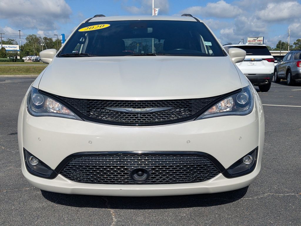 2020 Chrysler Pacifica Touring L Plus - Luxury White Pearlcoat exterior view 9