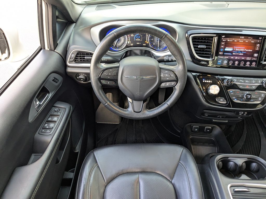 2020 Chrysler Pacifica Touring L Plus - Luxury White Pearlcoat exterior view 16