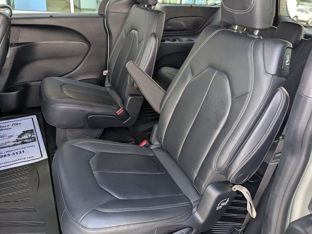2020 Chrysler Pacifica Touring L Plus - Luxury White Pearlcoat exterior view 14